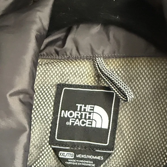 The North Face Men's Gray Rain Jacket - Picture 3 of 4